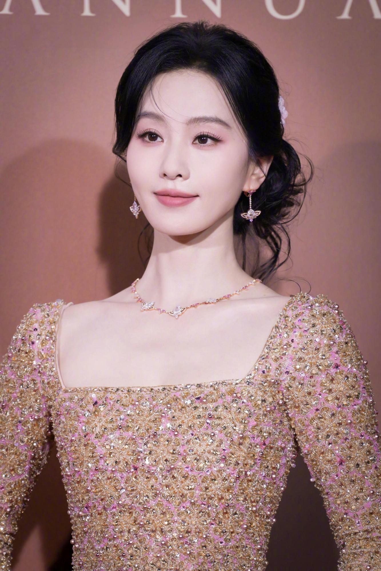 刘诗诗现场生图脸部近照皱纹显现[5]